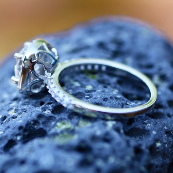 Moissanite Engagement Ring Sterling Silver Top Grade VVS D Colour size 6 1/4 - Picture 4 of 10